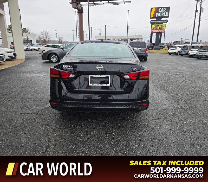 Nissan Altima Vehicle Full-screen Gallery Image 5