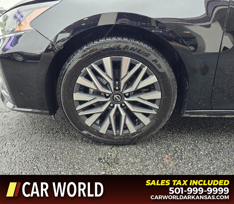 Nissan Altima Vehicle Full-screen Gallery Image 6