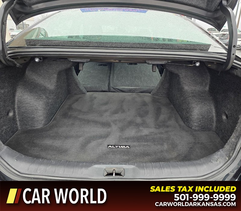 Nissan Altima Vehicle Full-screen Gallery Image 14