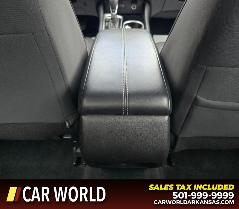 Nissan Altima Vehicle Full-screen Gallery Image 19