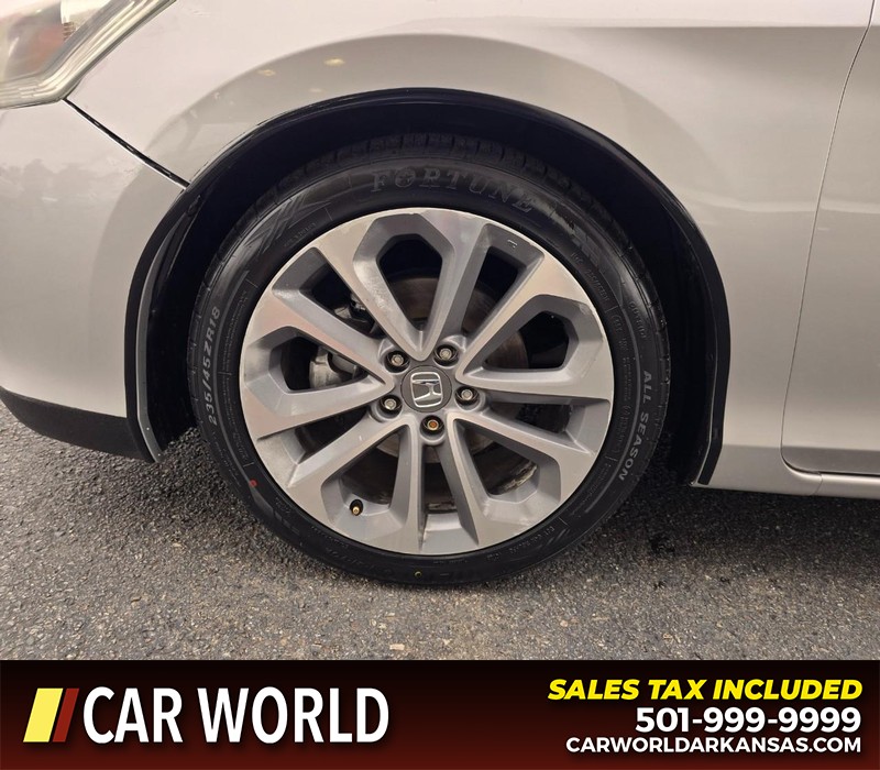 Honda Accord Sedan Vehicle Full-screen Gallery Image 6