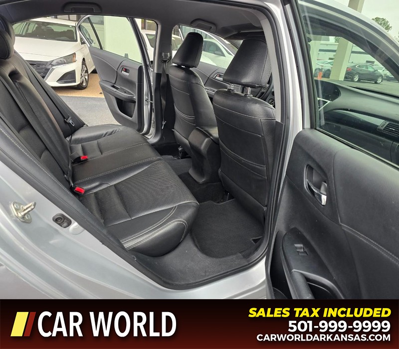 Honda Accord Sedan Vehicle Full-screen Gallery Image 12