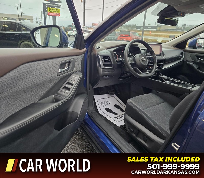 Nissan Rogue Vehicle Full-screen Gallery Image 7