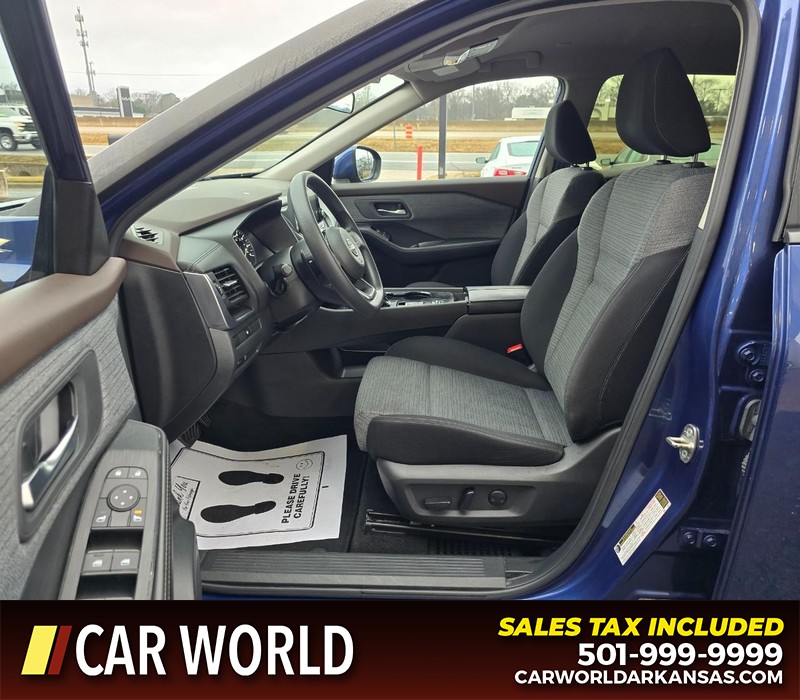 Nissan Rogue Vehicle Full-screen Gallery Image 8