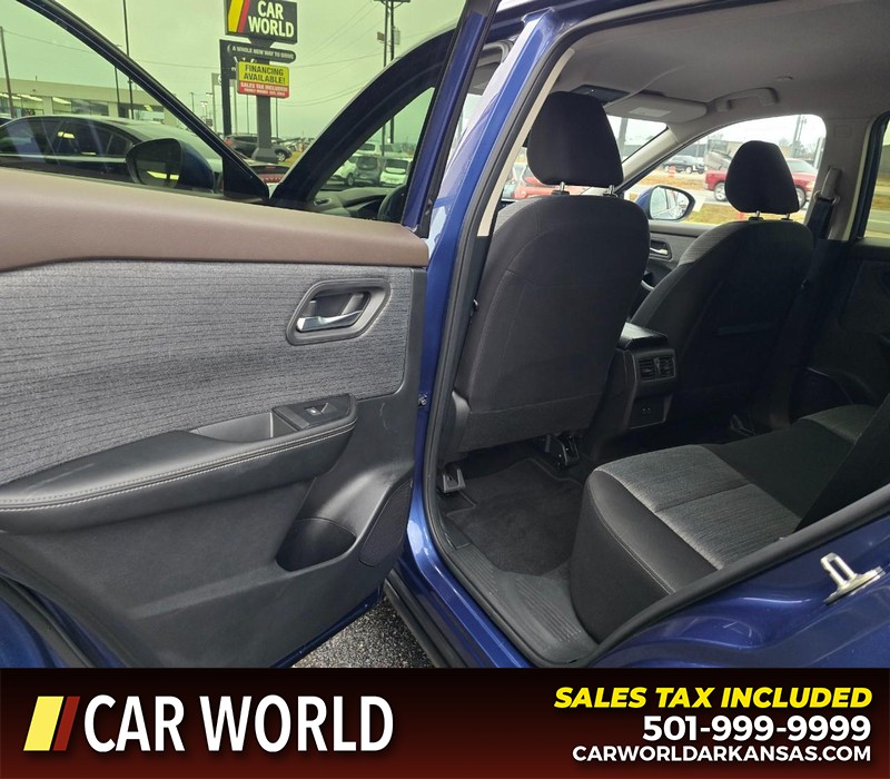 Nissan Rogue Vehicle Full-screen Gallery Image 9