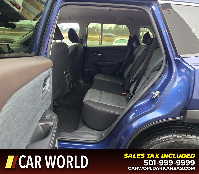 Nissan Rogue Vehicle Full-screen Gallery Image 10