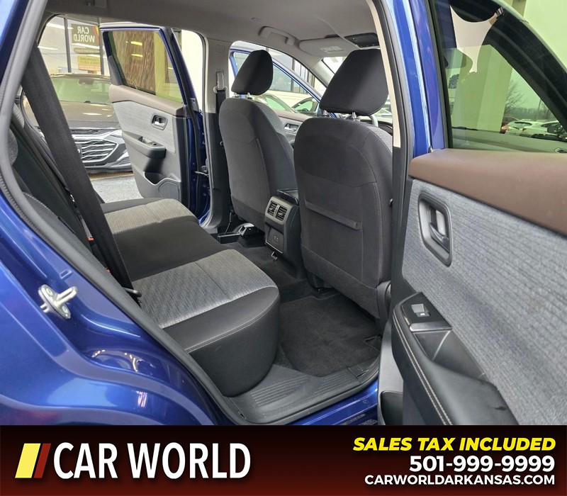 Nissan Rogue Vehicle Full-screen Gallery Image 12