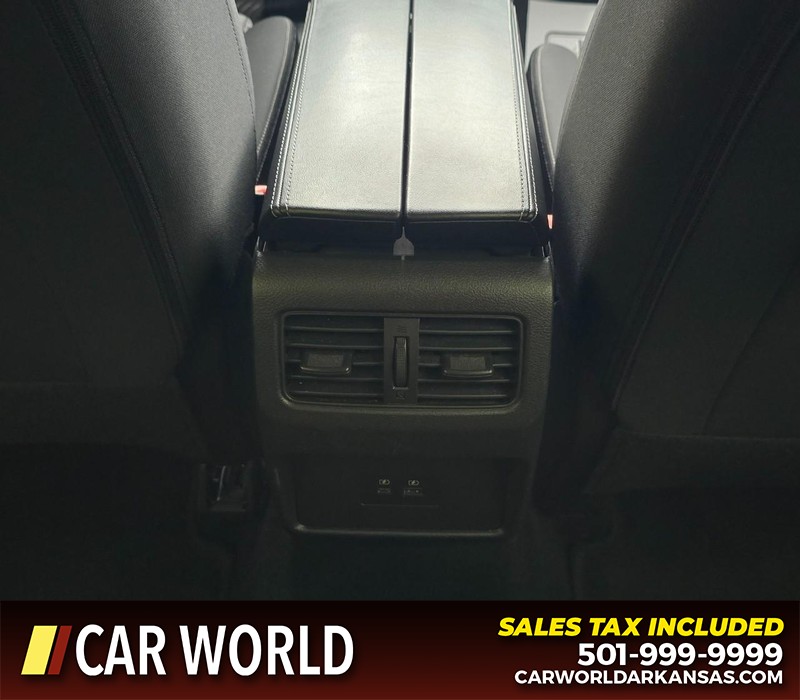 Nissan Rogue Vehicle Full-screen Gallery Image 19