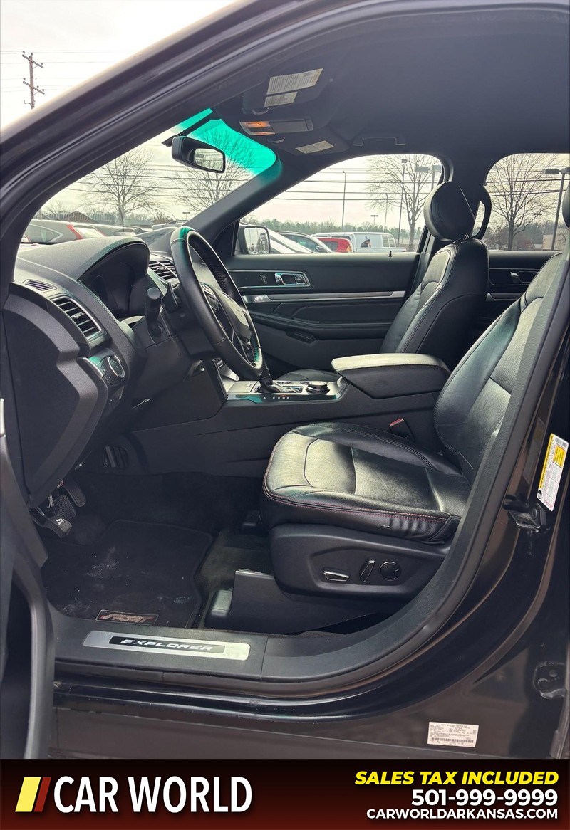 Ford Explorer Vehicle Full-screen Gallery Image 13