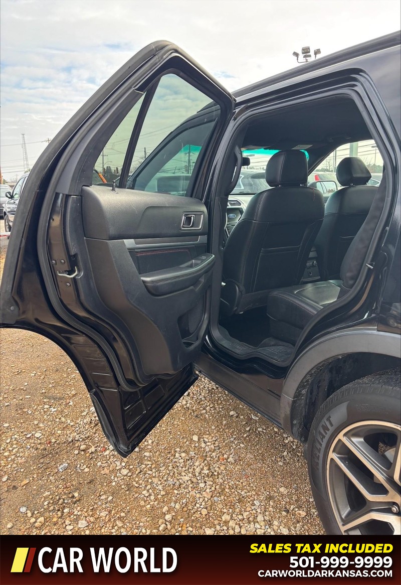 Ford Explorer Vehicle Full-screen Gallery Image 14