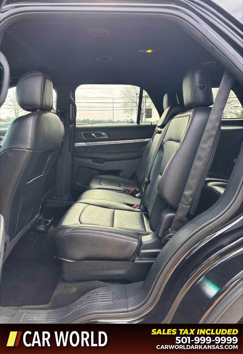 Ford Explorer Vehicle Full-screen Gallery Image 15