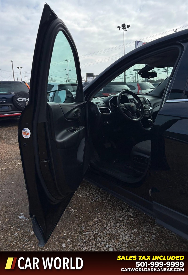 Chevrolet Equinox Vehicle Full-screen Gallery Image 12