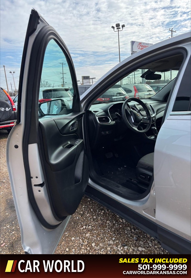 Chevrolet Equinox Vehicle Full-screen Gallery Image 12