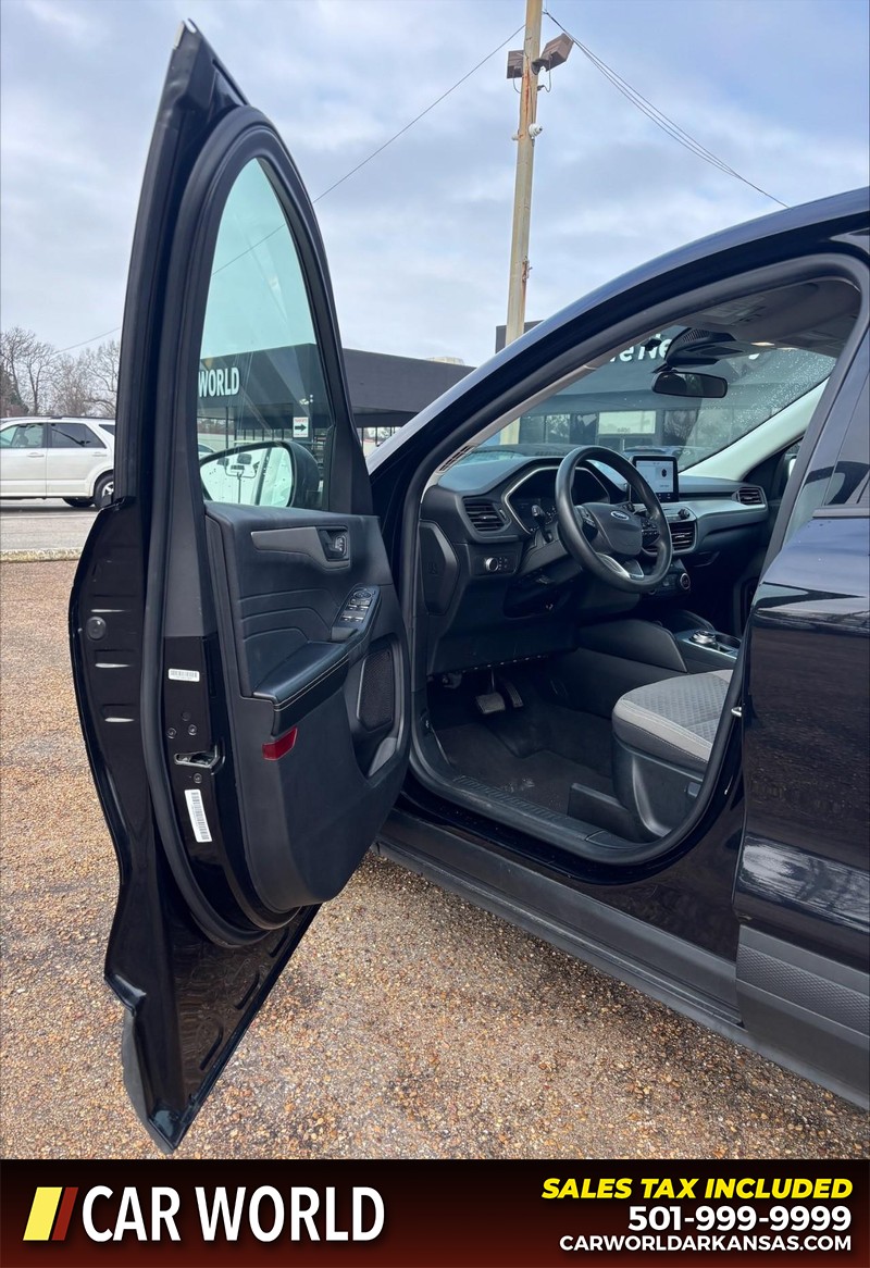 Ford Escape Vehicle Full-screen Gallery Image 11