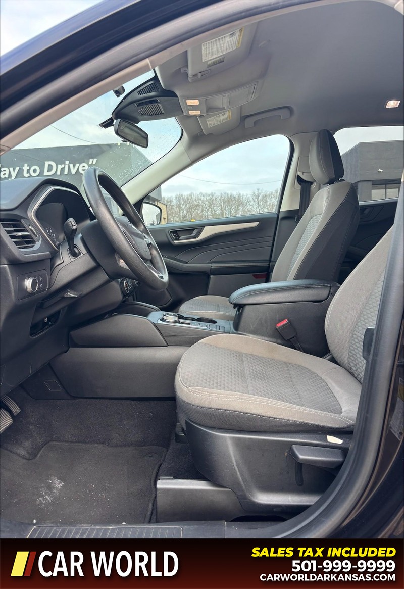 Ford Escape Vehicle Full-screen Gallery Image 12