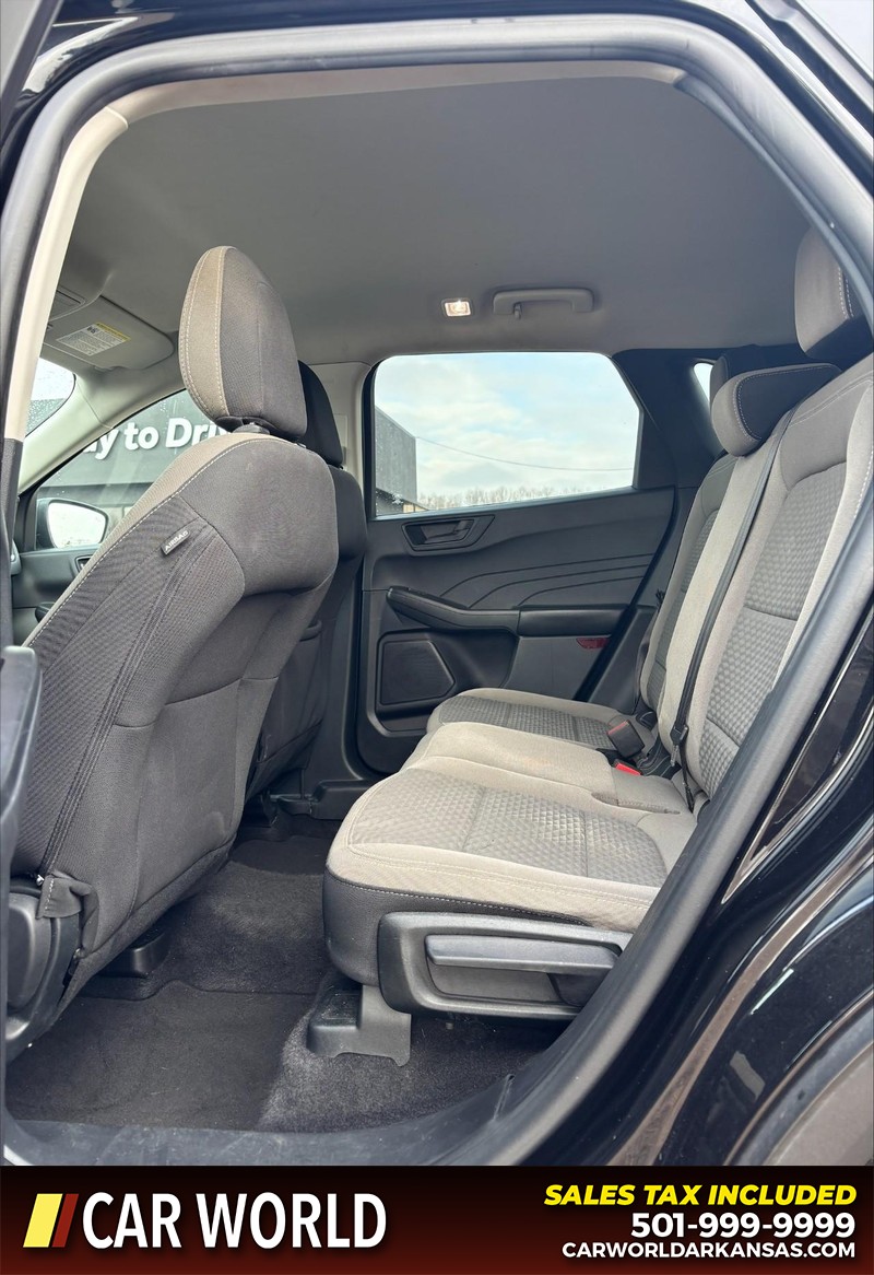 Ford Escape Vehicle Full-screen Gallery Image 13