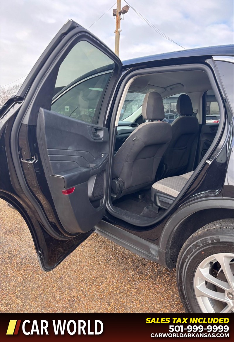 Ford Escape Vehicle Full-screen Gallery Image 14