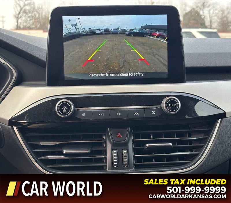 Ford Escape Vehicle Full-screen Gallery Image 17