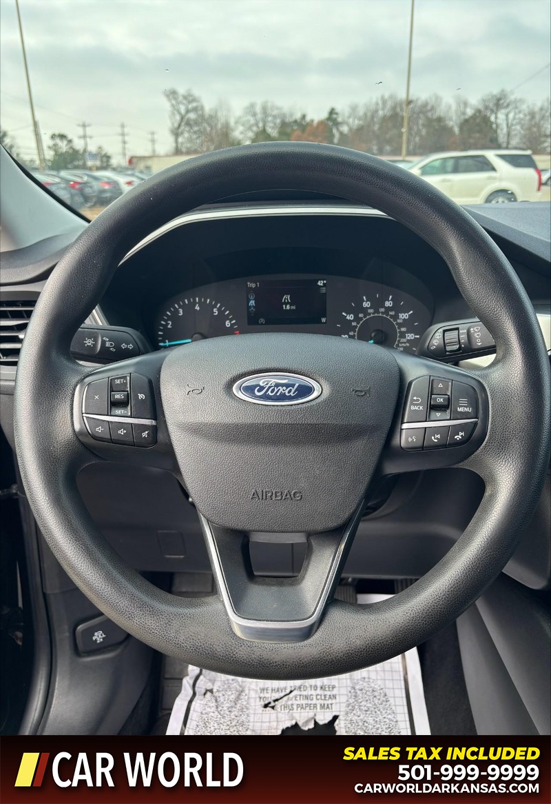 Ford Escape Vehicle Full-screen Gallery Image 18