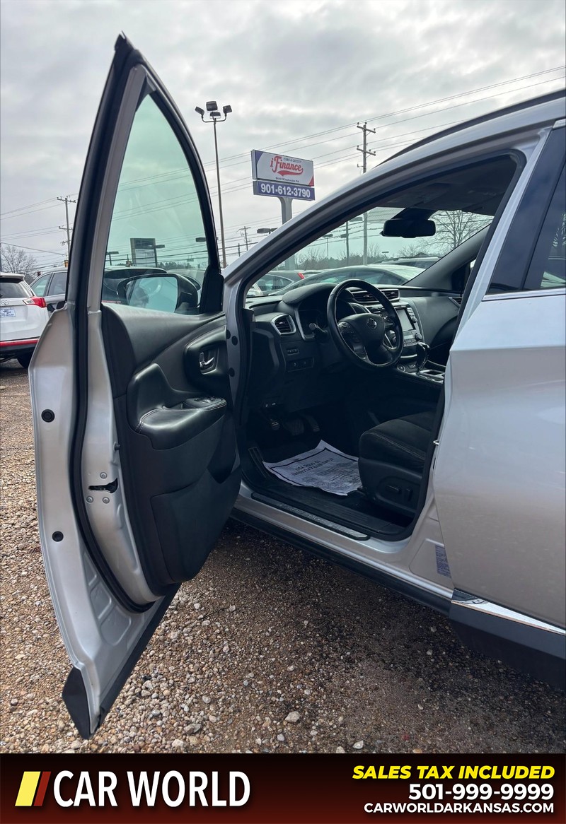 Nissan Murano Vehicle Full-screen Gallery Image 11