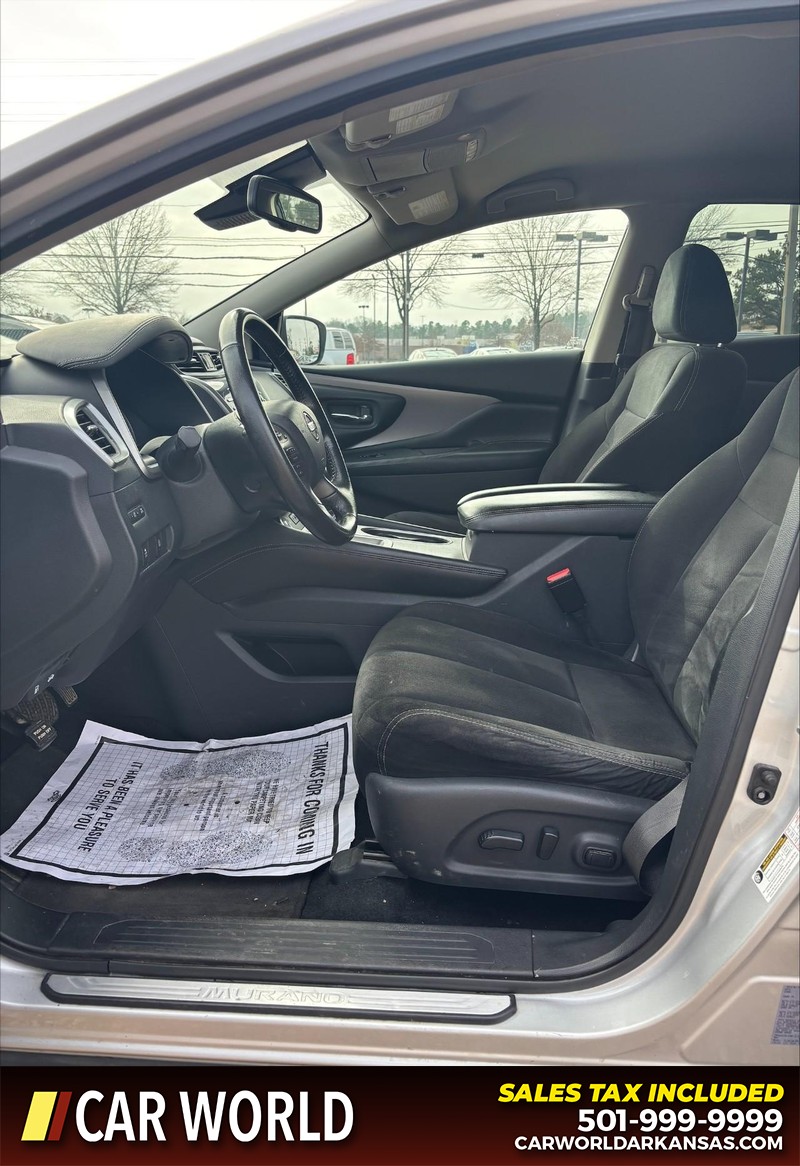 Nissan Murano Vehicle Full-screen Gallery Image 12