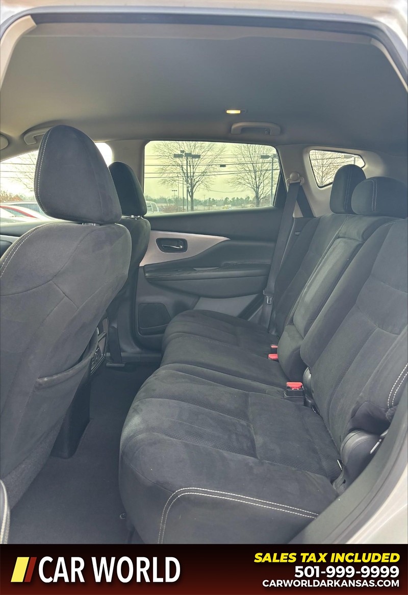 Nissan Murano Vehicle Full-screen Gallery Image 14