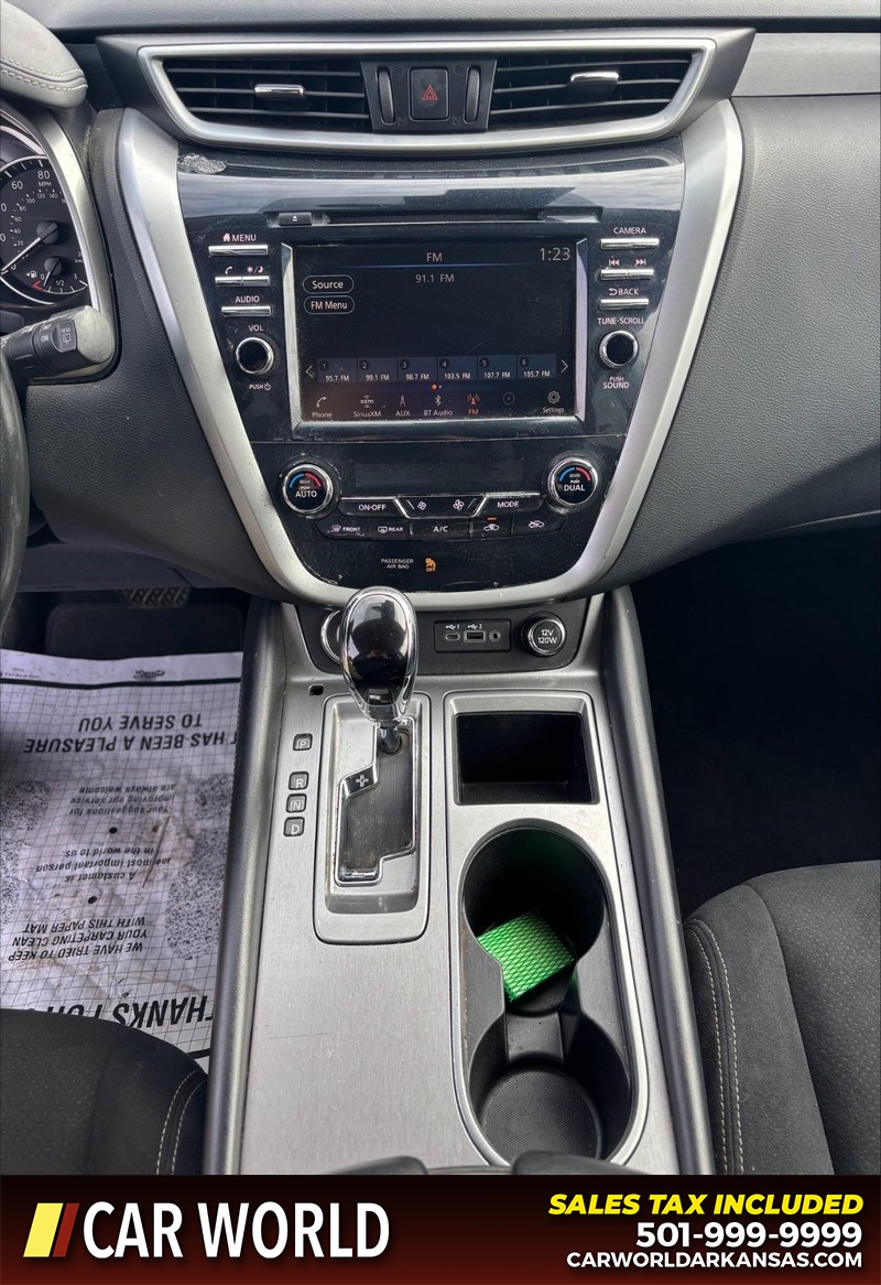 Nissan Murano Vehicle Full-screen Gallery Image 17