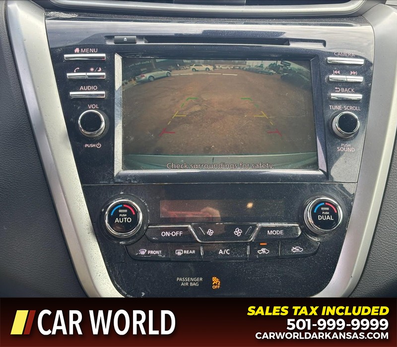 Nissan Murano Vehicle Full-screen Gallery Image 18