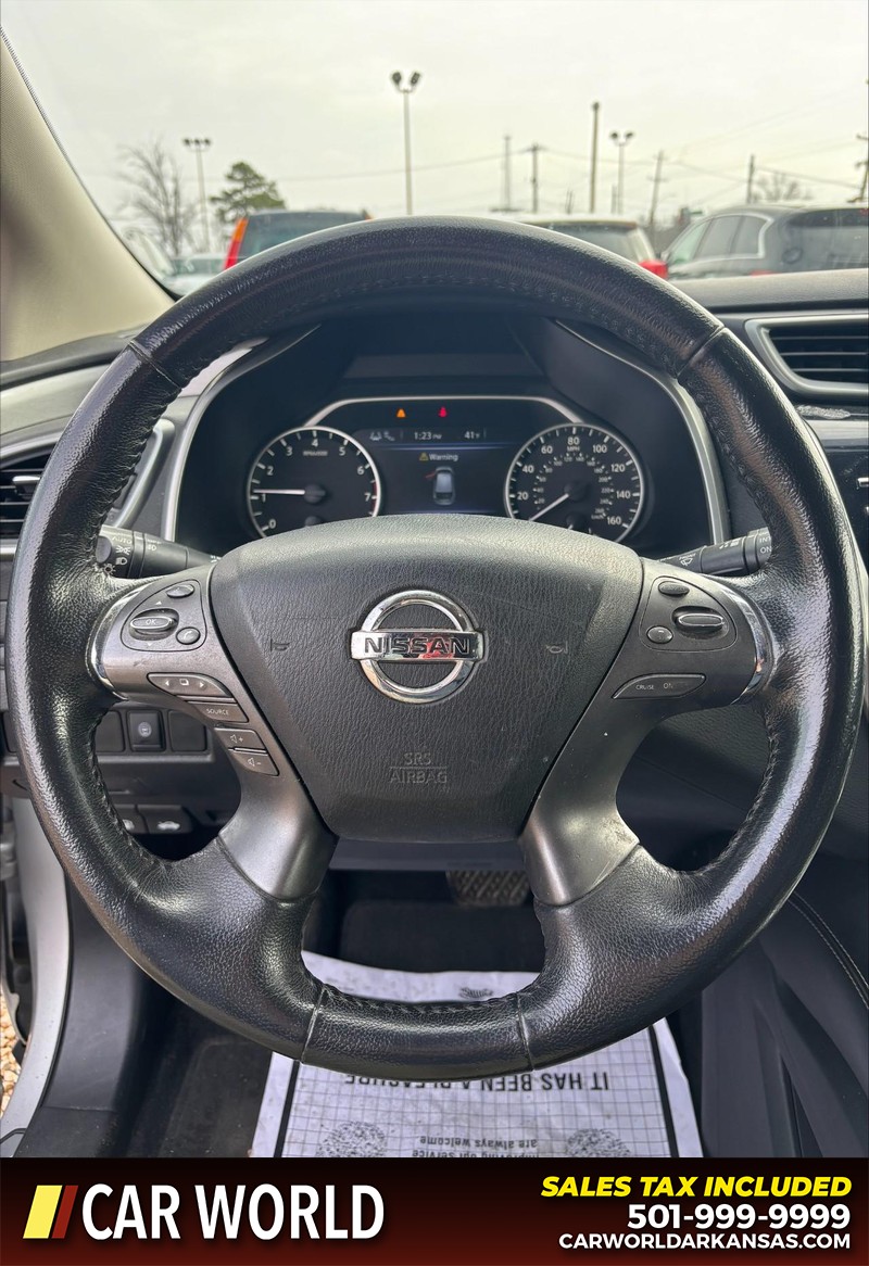 Nissan Murano Vehicle Full-screen Gallery Image 19