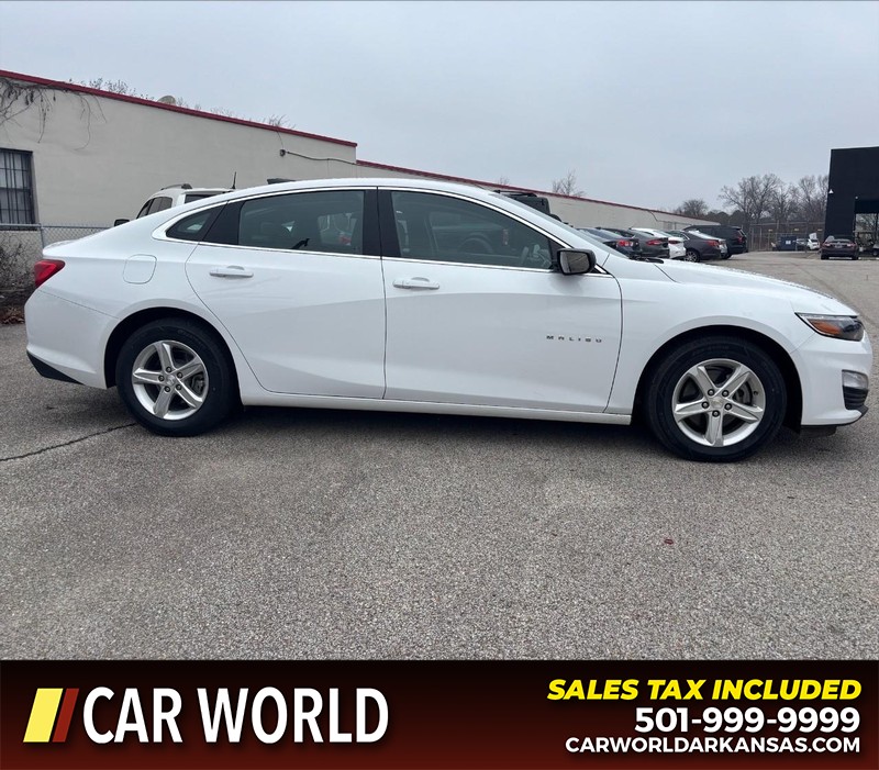 Chevrolet Malibu Vehicle Full-screen Gallery Image 2