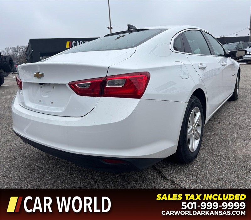 Chevrolet Malibu Vehicle Full-screen Gallery Image 3