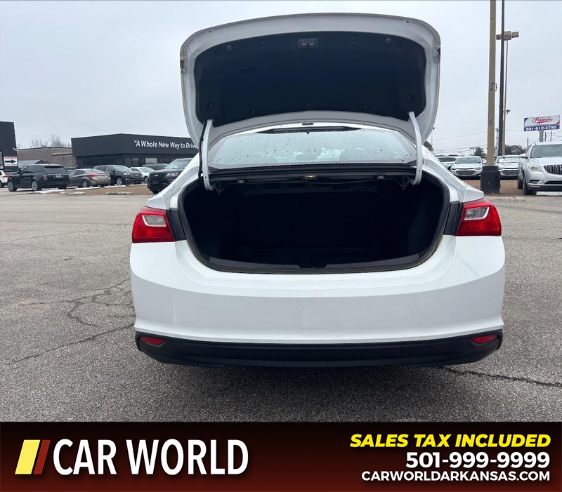 Chevrolet Malibu Vehicle Full-screen Gallery Image 5