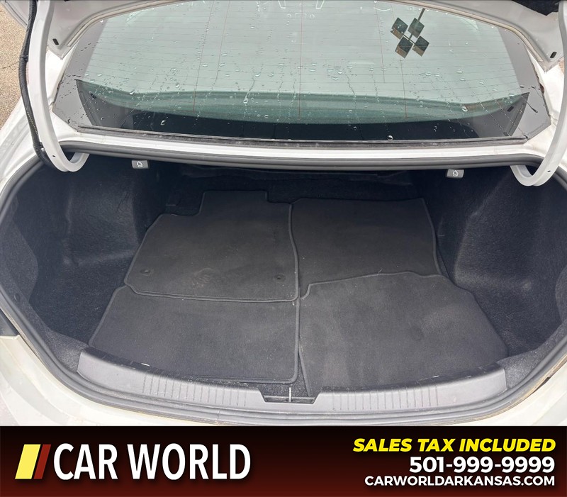 Chevrolet Malibu Vehicle Full-screen Gallery Image 6