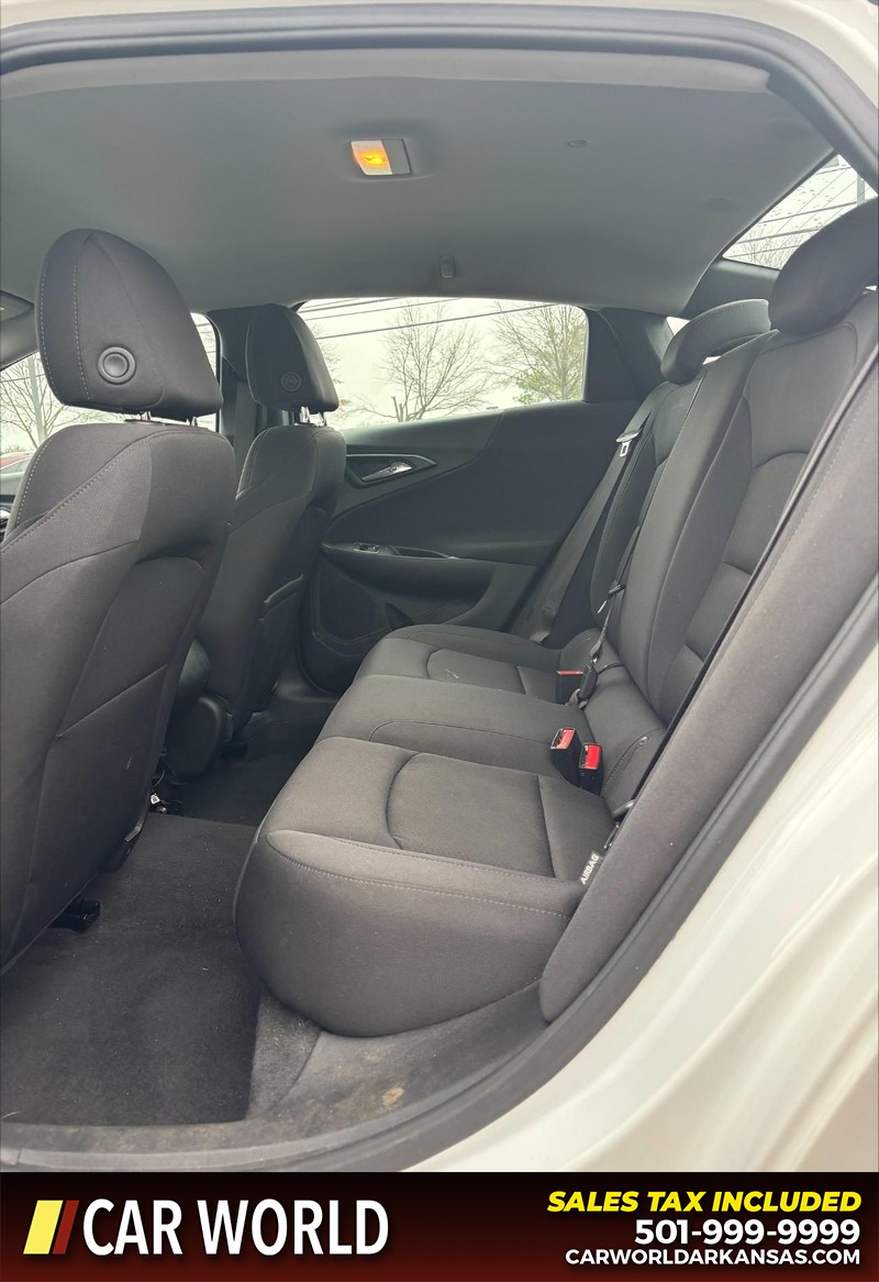 Chevrolet Malibu Vehicle Full-screen Gallery Image 14