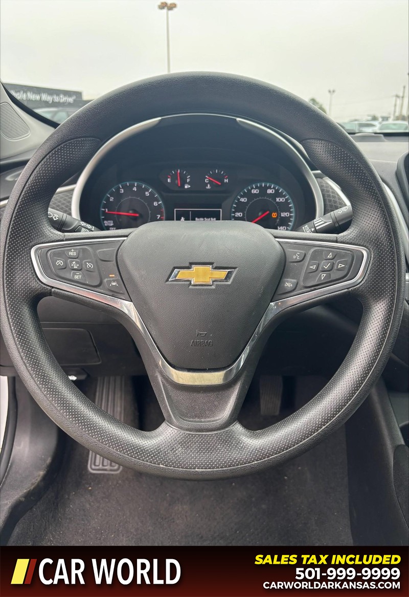 Chevrolet Malibu Vehicle Full-screen Gallery Image 19