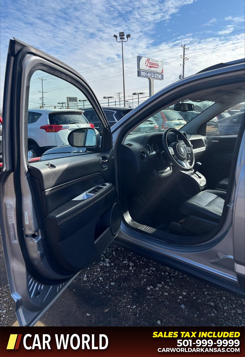 Jeep Compass Vehicle Full-screen Gallery Image 12