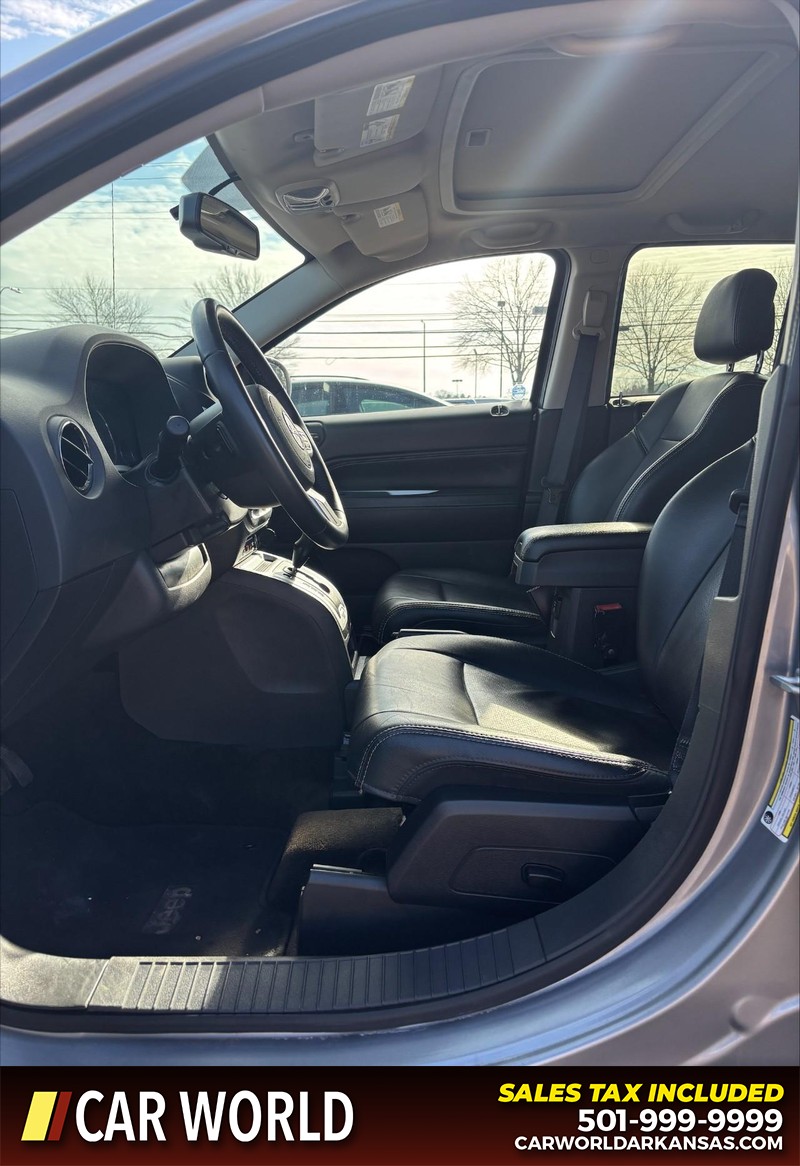 Jeep Compass Vehicle Full-screen Gallery Image 13