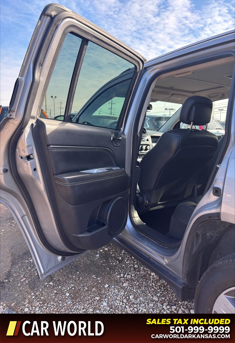 Jeep Compass Vehicle Full-screen Gallery Image 14