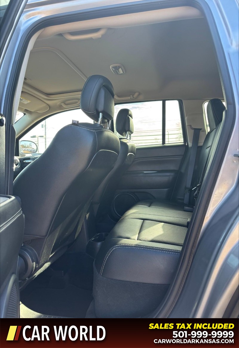 Jeep Compass Vehicle Full-screen Gallery Image 15