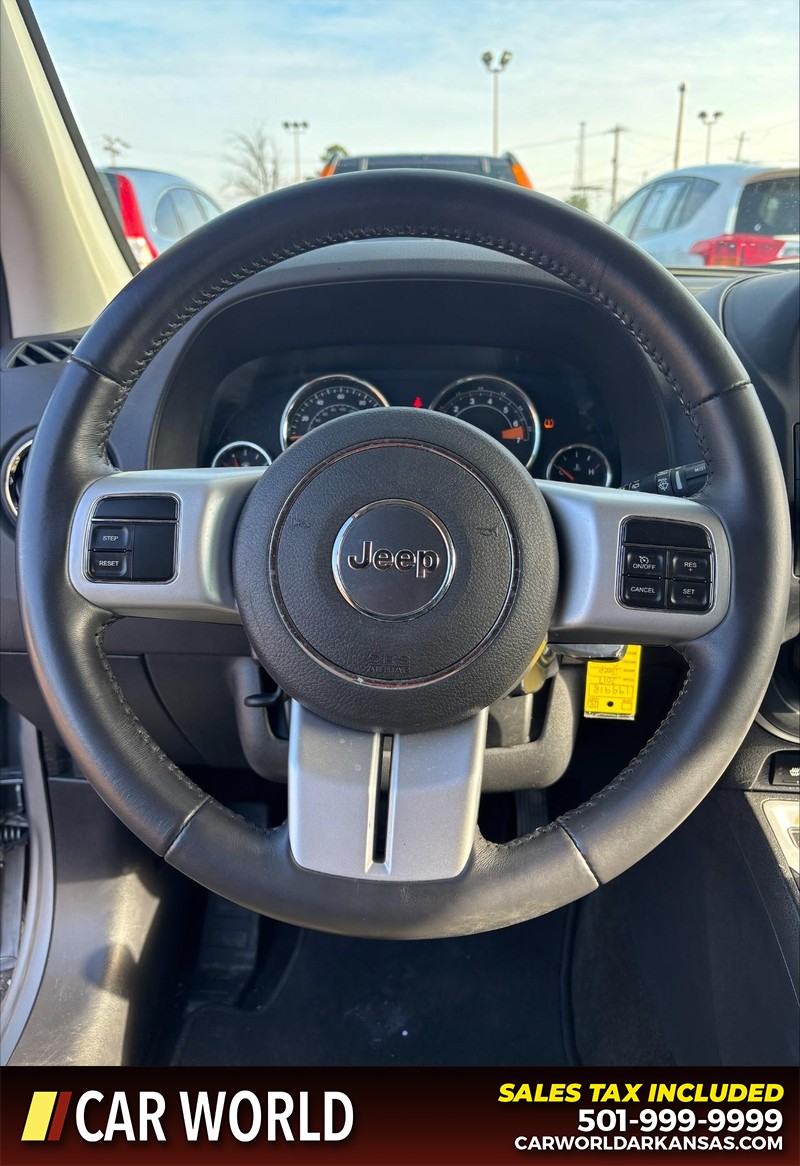 Jeep Compass Vehicle Full-screen Gallery Image 18