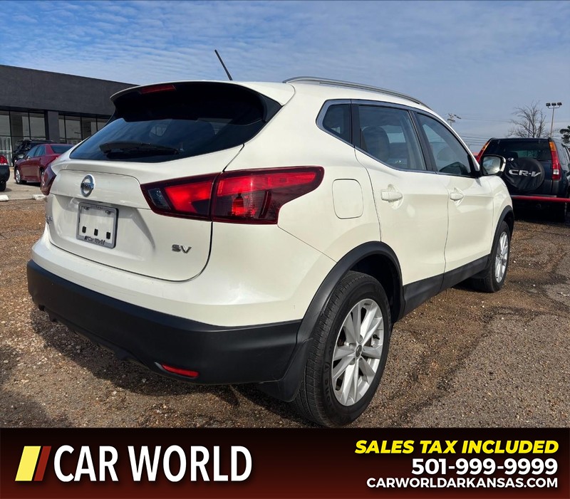 Nissan Rogue Sport Vehicle Full-screen Gallery Image 3