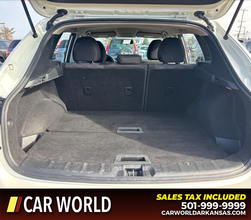 Nissan Rogue Sport Vehicle Full-screen Gallery Image 6