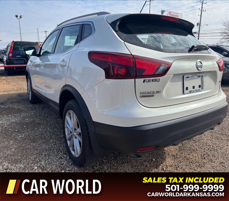 Nissan Rogue Sport Vehicle Full-screen Gallery Image 7