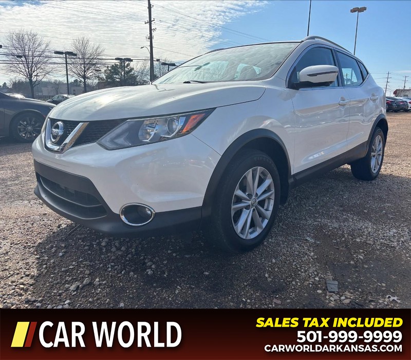 Nissan Rogue Sport Vehicle Full-screen Gallery Image 9