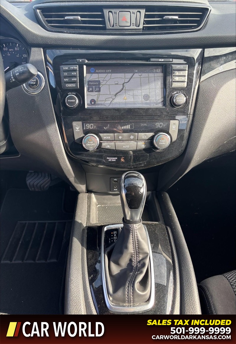 Nissan Rogue Sport Vehicle Full-screen Gallery Image 16