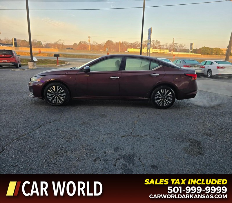 Nissan Altima Vehicle Full-screen Gallery Image 4