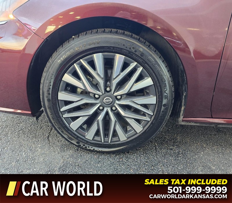 Nissan Altima Vehicle Full-screen Gallery Image 6