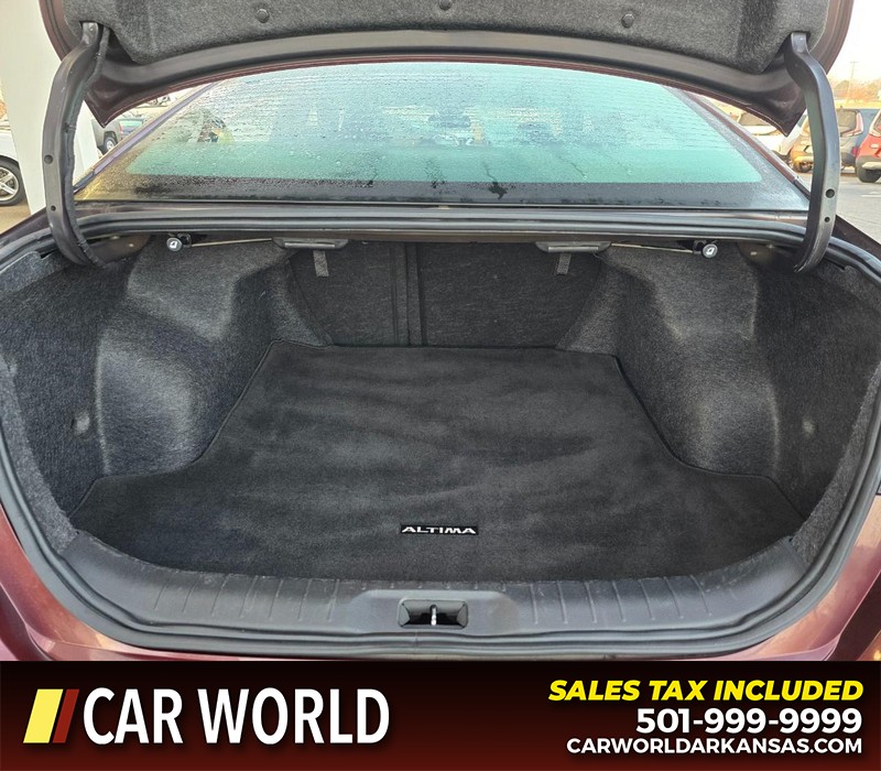 Nissan Altima Vehicle Full-screen Gallery Image 13