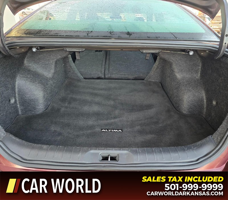 Nissan Altima Vehicle Full-screen Gallery Image 14