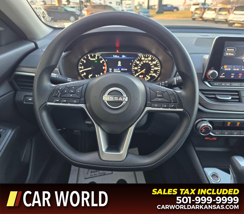 Nissan Altima Vehicle Full-screen Gallery Image 15